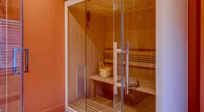 Miss Tinguett 3 Private Rooms Historic Boutique Stay with Private Sauna Central Bruges - Image 3