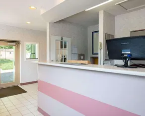 Rodeway Inn - Image 2