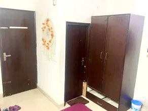 Cozy service apartment with great connectivity - Image 2
