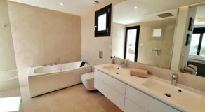 Luxury villa with private pool - Image 2
