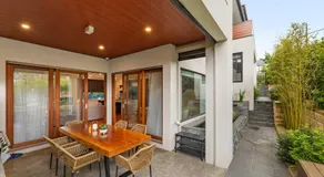 Spacious 4BR Home Steps to Buses Westfield Doncaster - Image 5