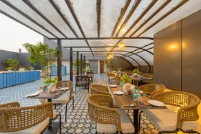 Saltstayz Premier - Paschim Vihar - Image 2