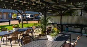 Sunflower Motel - Image 4