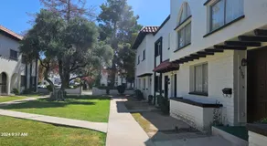 Walk to OLD TOWN 3 FULL Bathrooms 4 Bedrooms 5 actual Beds - Image 4