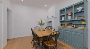 Manuka Village - Sleeps 8 - Free parking x 4 - Image 3