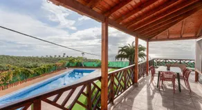 Villa mit Pool, Garten und Terrasse | Bergblick - Image 3