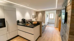 Appartamento con giardino, griglia e piscina | Vista sul giardino | Ideale per il telelavoro - Image 4