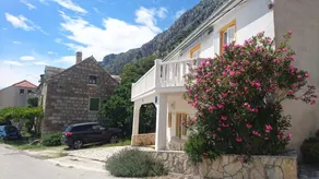 Apartamento vacacional con barbacoa y terraza | Vistas al agua - Image 3