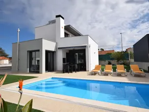 Familienvilla mit Terrasse und Pool - Image 5