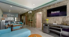 Promo! 2BR-Pool-Views-King Bed-Walk 2 Beach-5 Star Area - Image 3