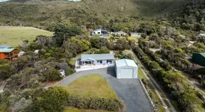 Sisters Beach Retreat - Image 5
