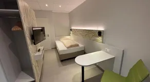 C&M Hotel - Image 2