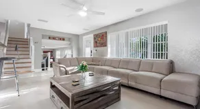 Luxury Heated Salt Pool House in Perfect Location - Image 5