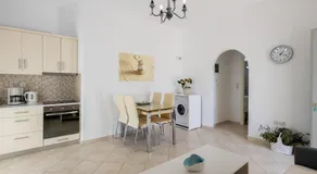 Lydia's East Apartment - Image 4