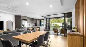 Azure Townhouse - Spacious Luxe 3BR With PS4 - Image 2