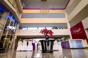 Royal Hotel n' Lounge - Image 5