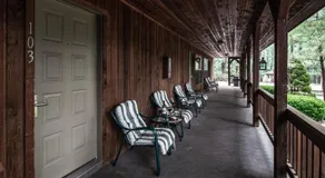 Shadow Mountain Lodge and Cabins - Image 4
