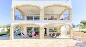 Appartement avec piscine, jardin et barbecue | Vue jardin - Image 4