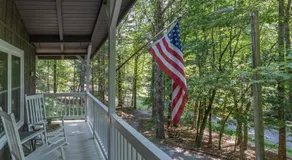 The Deep Forest Green Cottage · The Deep Forest Green Cottage - Image 4