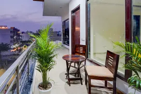 Townhouse Delight Inn - Image 2