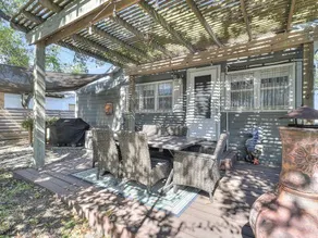Market Street Retreat - Image 5