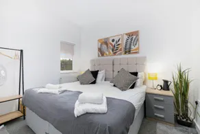 West Ealing Serviced Apts- 2 Bedroom 2 Bath Parking Near Station with Off Street Parking By 360Stays - Image 2