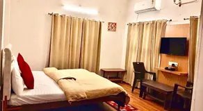 PEACOCK HILL HOMESTAY - Image 2