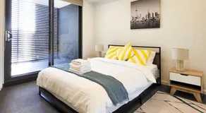 Modern Elegance: 2 Bedroom Oasis w/ Free Parking - Image 2