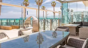 Luxury Beach Front Apartment with Pool - Image 3