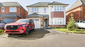 Telford - Priorslee, Spacious Double Room on a Newly built House, Free Parking, Free Wifi, Shared House & Shared Washroom - Image 3