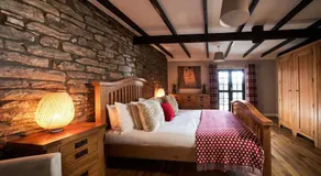 Thornhill Lodge, Historic 4 Bed, 4 Ensuite - Image 2