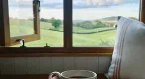 The Hereford Hut, Charming 1 bedroom Shepherds Hut - Image 5