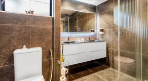 Stylish Home with Views, Spa & Outdoor Bliss - Image 2