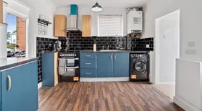 Exclusive Deals l Last Minute Escape l Townhouse with Sleeps 6 l Braunstone Town Leicester l By Zen Nights Short Lets & Serviced Accommodations - Image 4