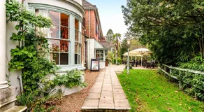 Inn on the Lake by Innkeeper's Collection - Image 4