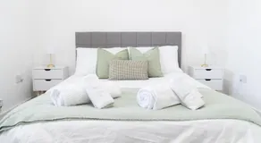Stylish 3-Bed Home, Co-op Live & Etihad Garden, Free Parking and modern WORKPLACE - Image 4