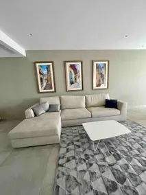 Centrally Located Luxury 3-Bedroom Apartment - Image 1