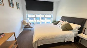 Stylish 1BR Spacious Penthouse Self Check-in, 7 min walk to parliament - Image 2