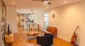 Cozy Downtown Cottage 10 Mins to Pcola Beach - Image 3