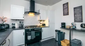 Cosy & Central 2BD Apartment Milngavie, Glasgow - Image 4