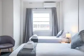 Sydney Junction Hotel - Image 1