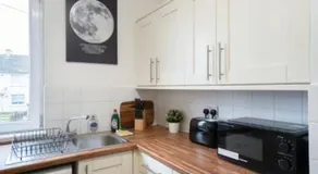 Vacant Nests Cozy 2BR apartment Unique Wi-Fi - Image 4