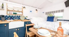Luxury Coastal Shepherds Hut with hot tub, dining dome & a 5 Minute Walk to Pubs and Village - Image 4