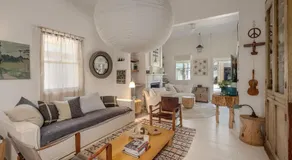 Beautiful Unique Cottage -Pet-Friendly-walk to town - Image 3