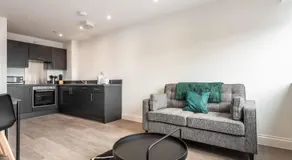Modern 1 Bedroom Apartment in Central Wakefield - Image 2