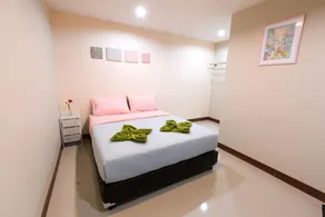 Wanderlust Bangkok Hostel - Image 3