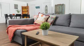 Charming Dreamy Home Close to Downtown SA - Image 2