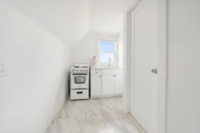 NY Luxury Apt Free Parking in PRIME Area - Image 3