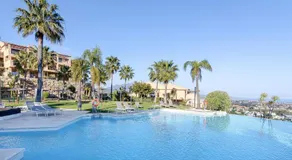 Newly Renovated Apartment with Amazing View - Image 3