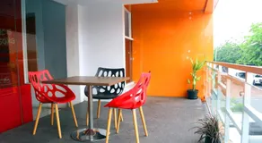Front One Inn Sidoarjo - Image 5